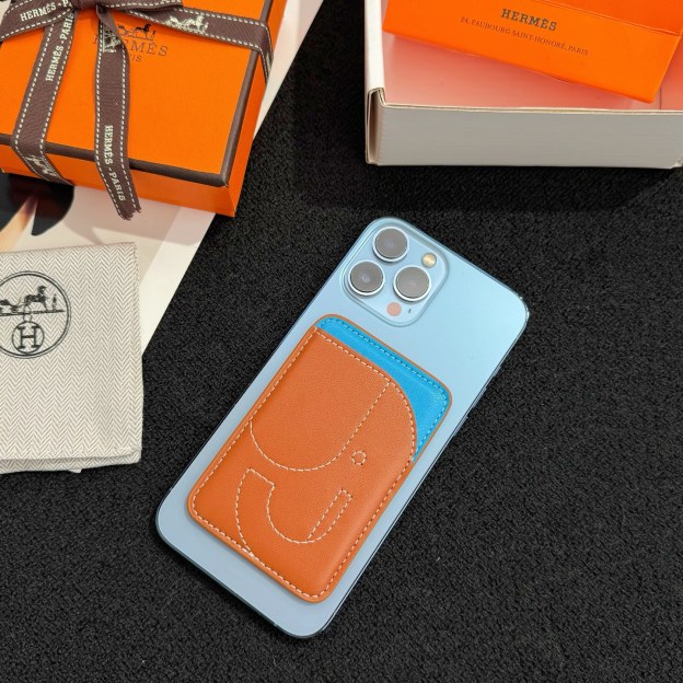 【限定新入荷】エルメス Cheval MagSafe 本革カードケース「12 シリーズ以降全 iPhone 対応」