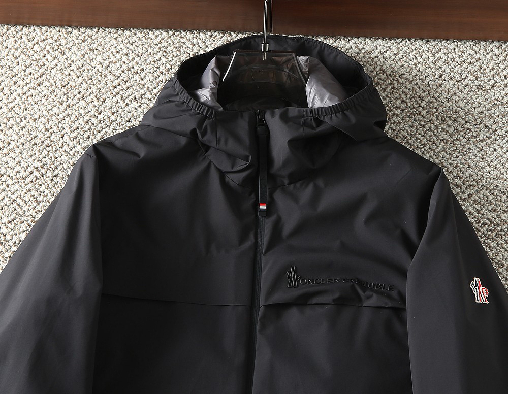 モンクレール「Moncler」秋のフード付きジャケット