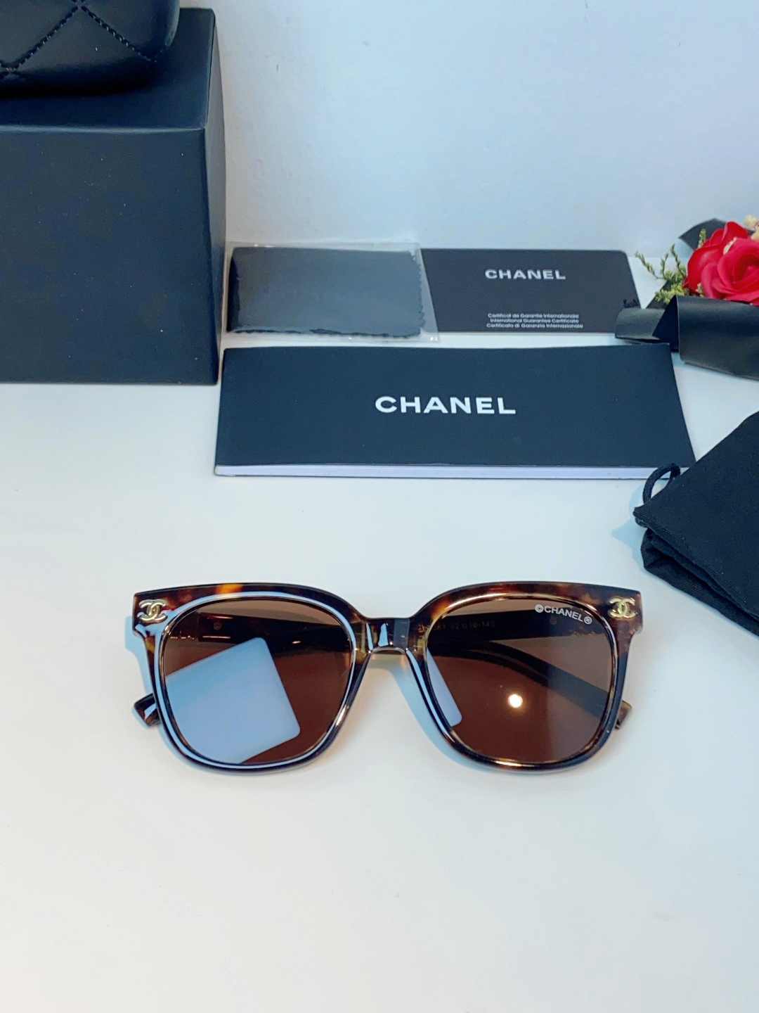 【新作到着】Chanel ハイセンスデザインサングラス「遮光レンズ搭載」