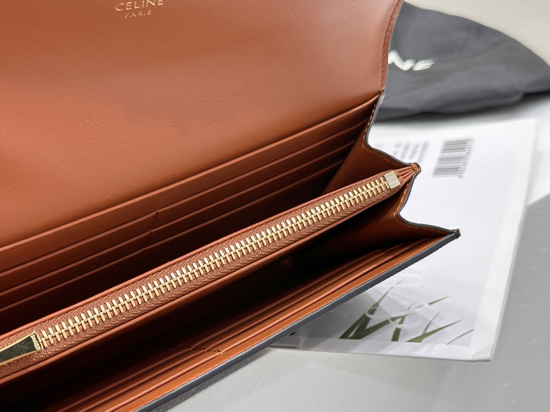 セリーヌ「Celine」TRIOMPHE CUIR ラージジップウォレット