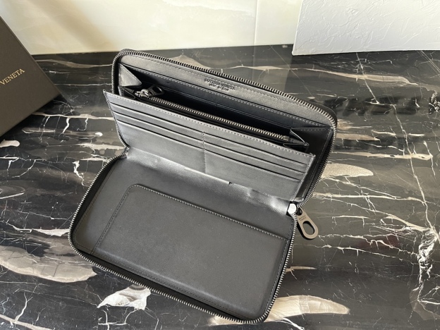 ボッテガ・ヴェネタ「Bottega Veneta」イントレチャート ザッパー ウォレット