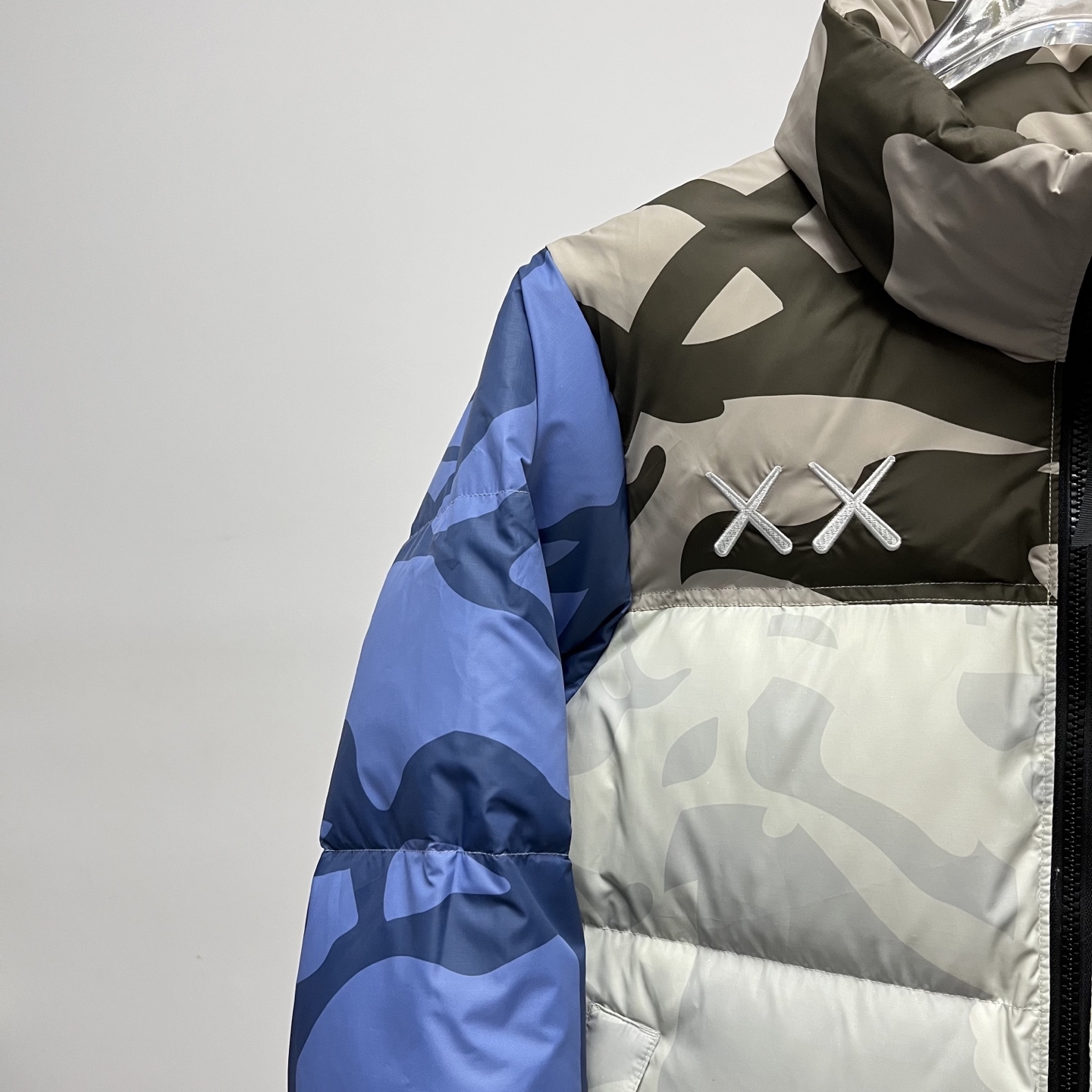 ザ・ノースフェイス XX KAWS 夢のコラボレーション ファッションフーディダウンジャケット 男女兼用