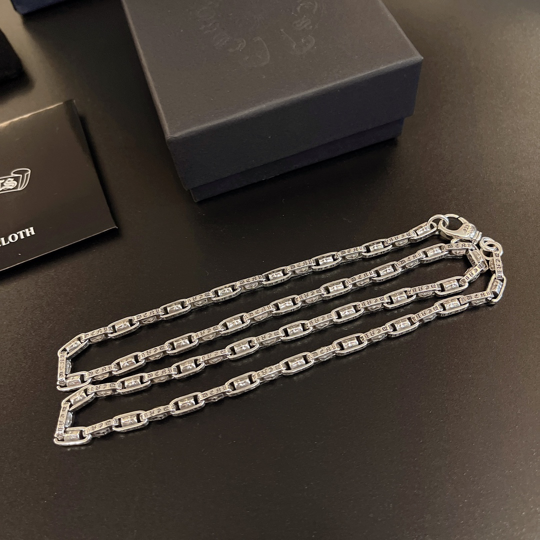 クロムハーツ「Chrome Hearts」のクラシックネックレス - 日常に上品なアクセントを添えるユニセックスモデル