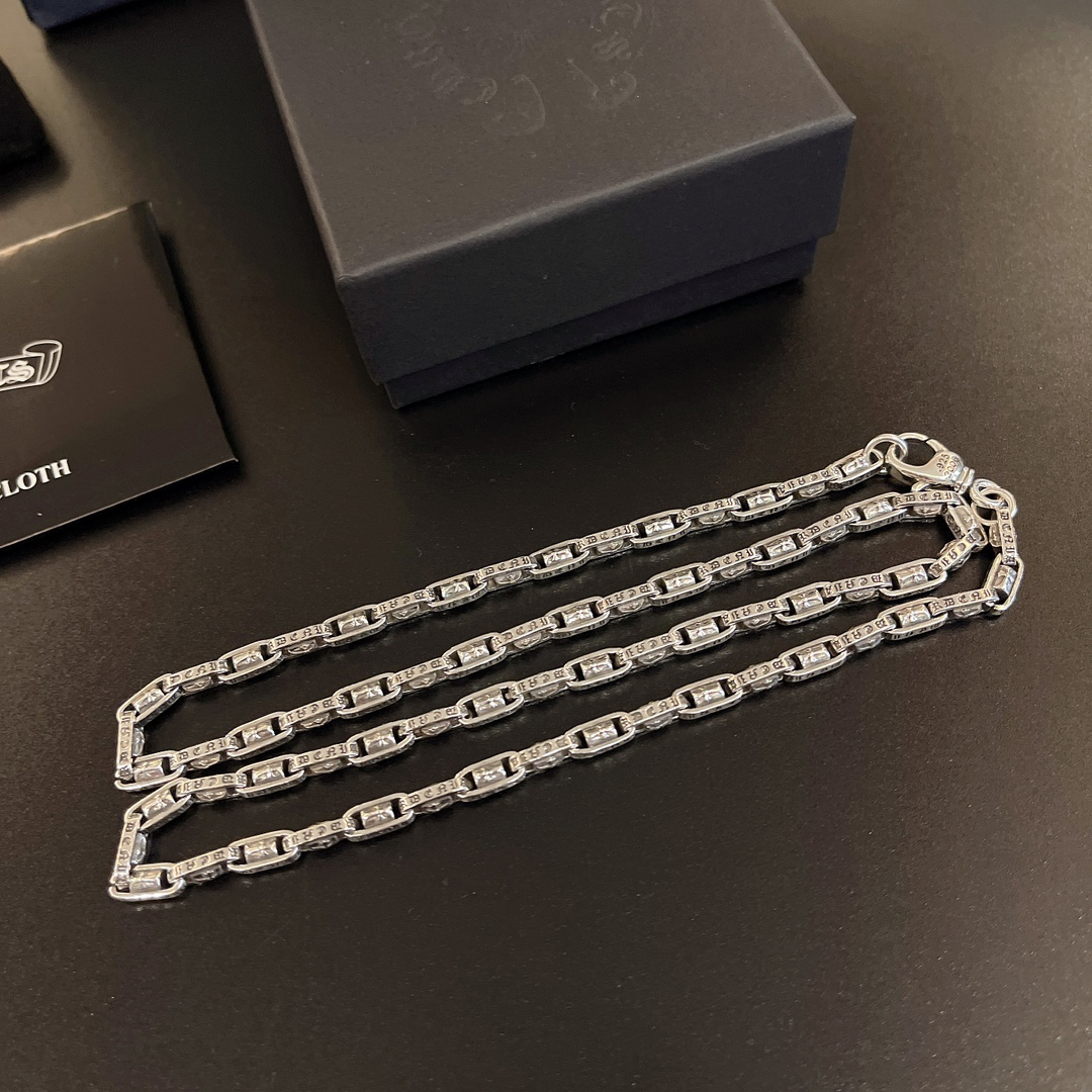 クロムハーツ「Chrome Hearts」のクラシックネックレス - 日常に上品なアクセントを添えるユニセックスモデル