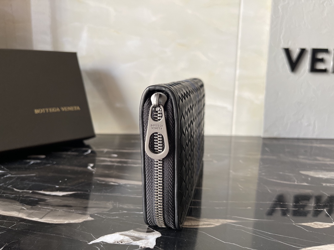 ボッテガ・ヴェネタ「Bottega Veneta」イントレチャート ザッパー ウォレット