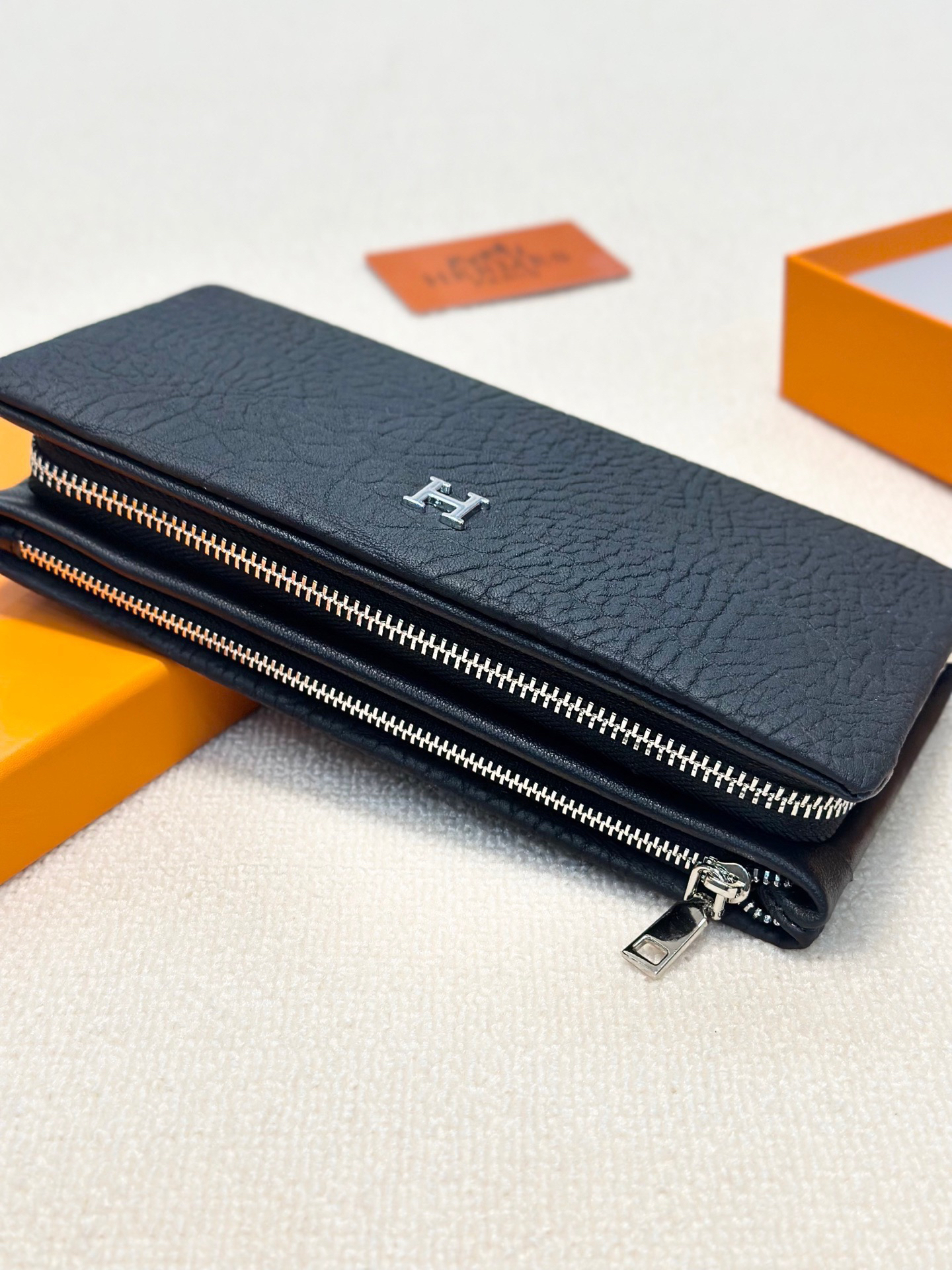 エルメス「Hermès」男性必須の大型ファスナー財布
