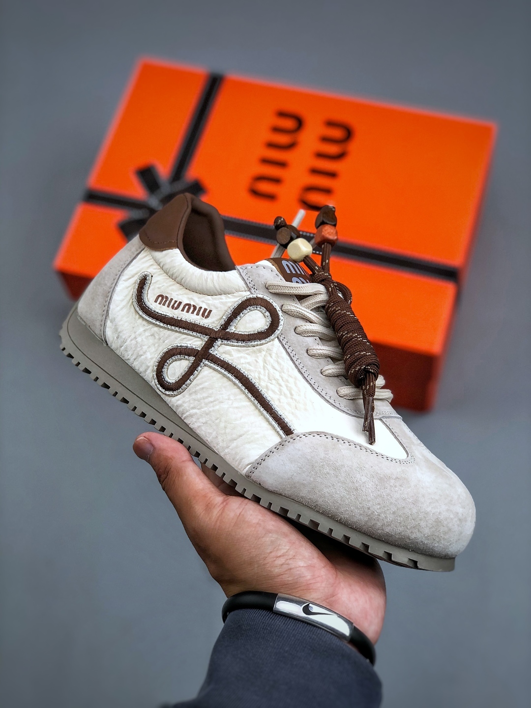 ミュウミュウ「Miu Miu」Prelude シリーズ ― ヴィンテージ×インダストリアル スタイル 多色ブレンドモデル