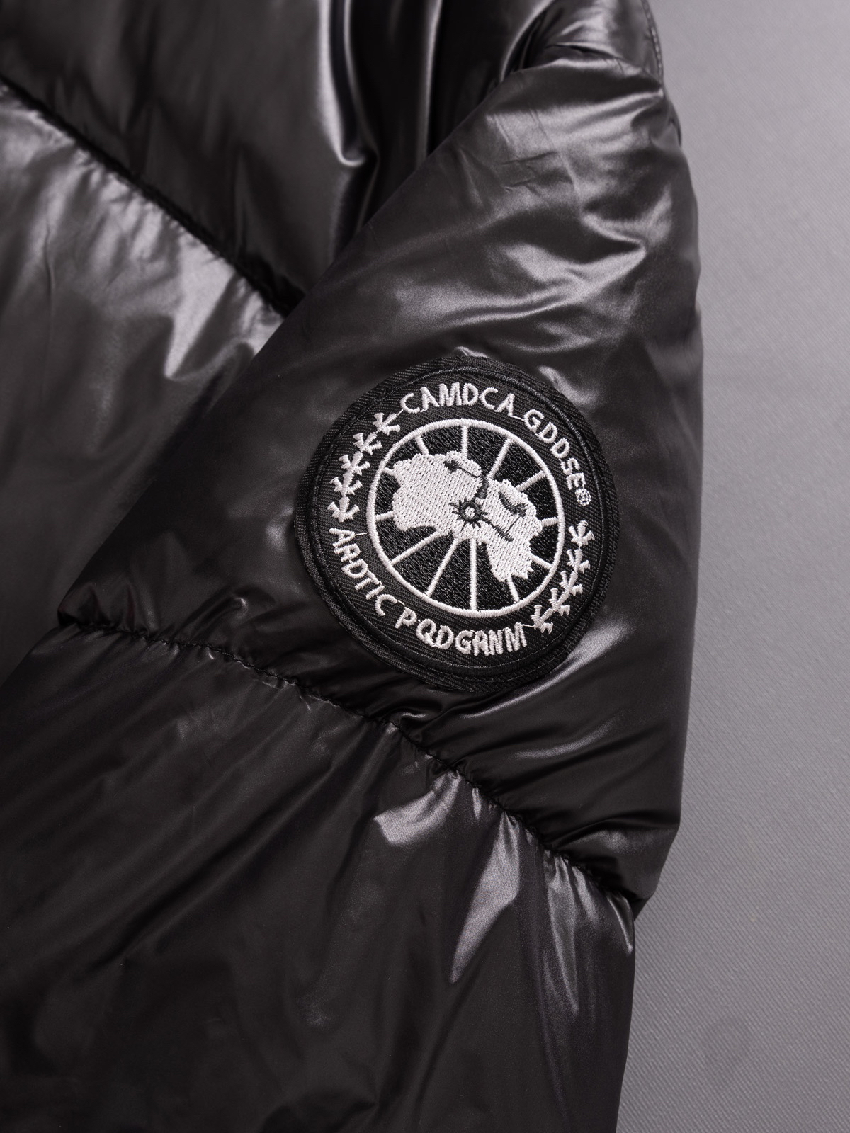 カナダグース Crofton メンズ フード付きダウンジャケット