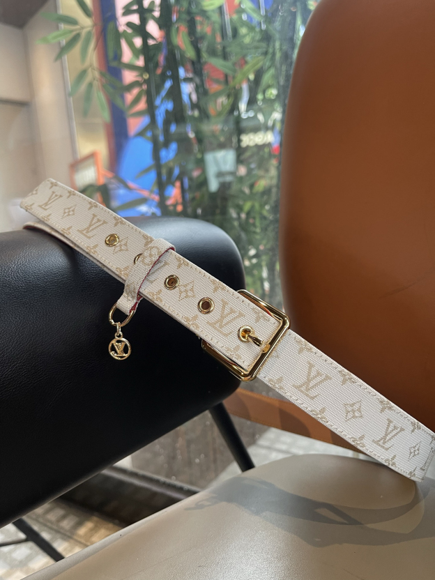 【新商品入荷】Louis Vuitton クラシックハイクオリティベルト「全長約 100cm」
