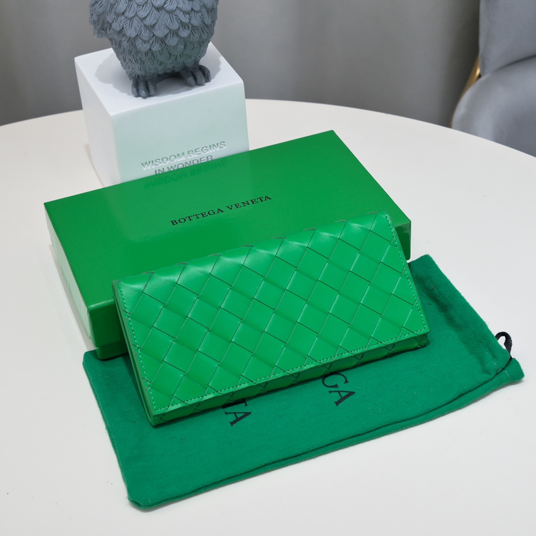 ボッテガ?ヴェネタ「Bottega Veneta」 カセット ロングウォレット