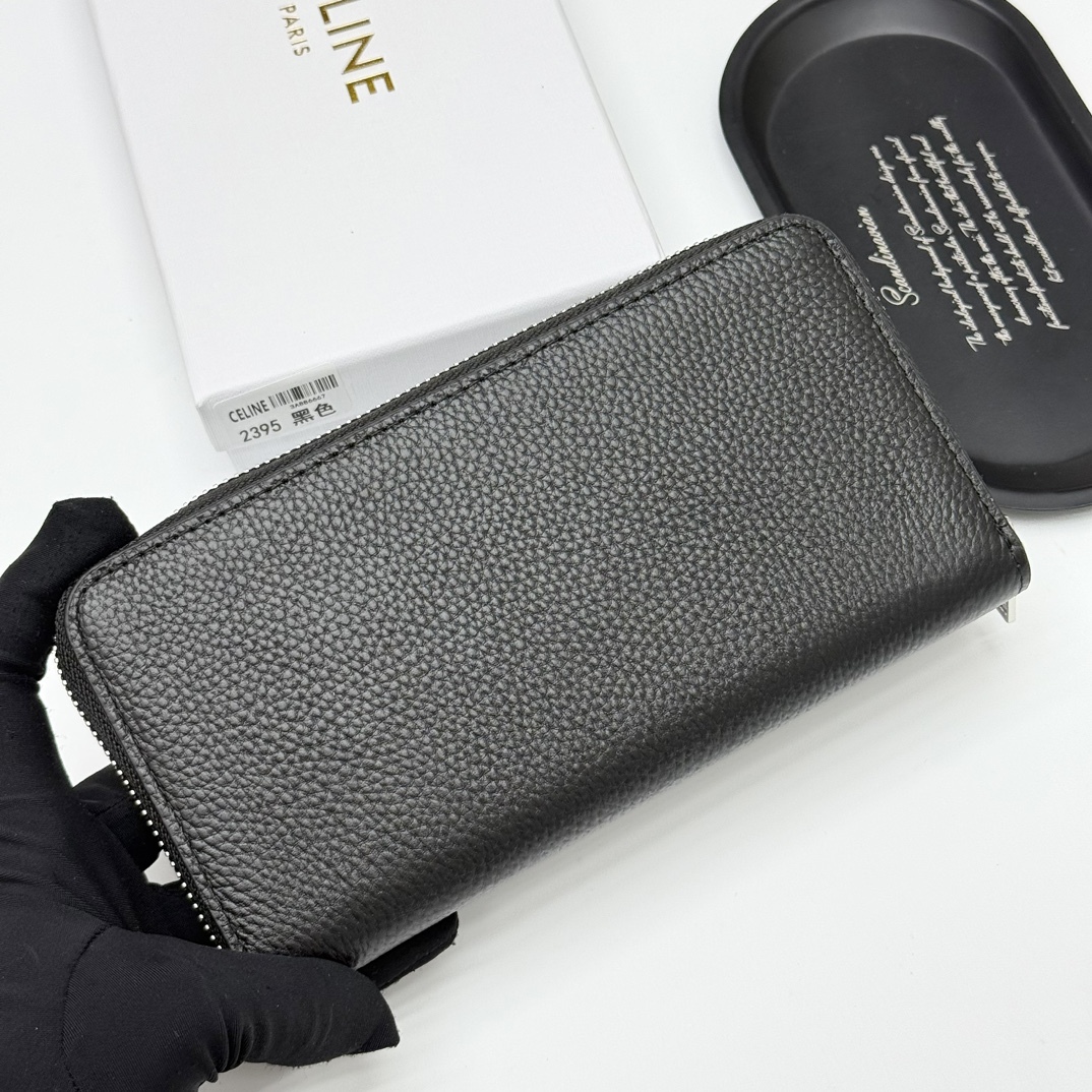 セリーヌ「Celine」TRIOMPHE CUIR ラージジップウォレット