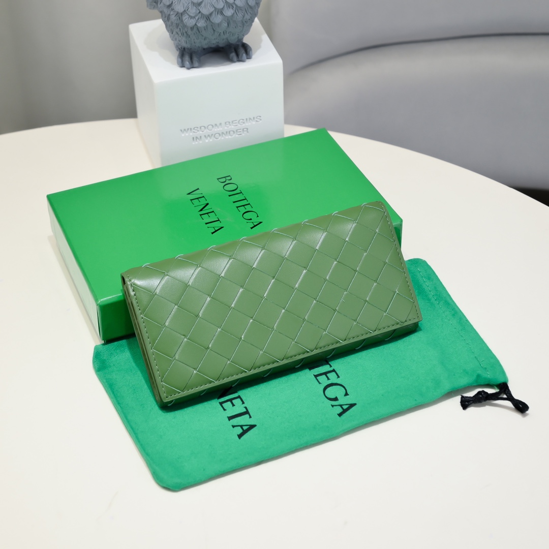 ボッテガ?ヴェネタ「Bottega Veneta」 カセット ロングウォレット