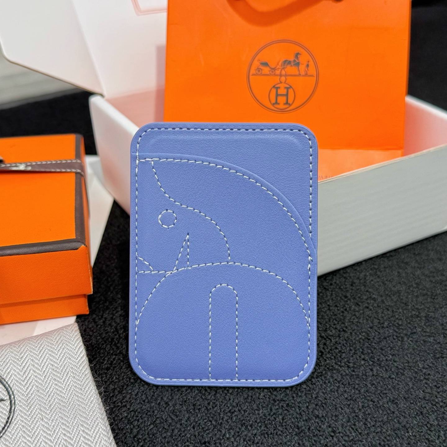 【限定新入荷】エルメス Cheval MagSafe 本革カードケース「12 シリーズ以降全 iPhone 対応」