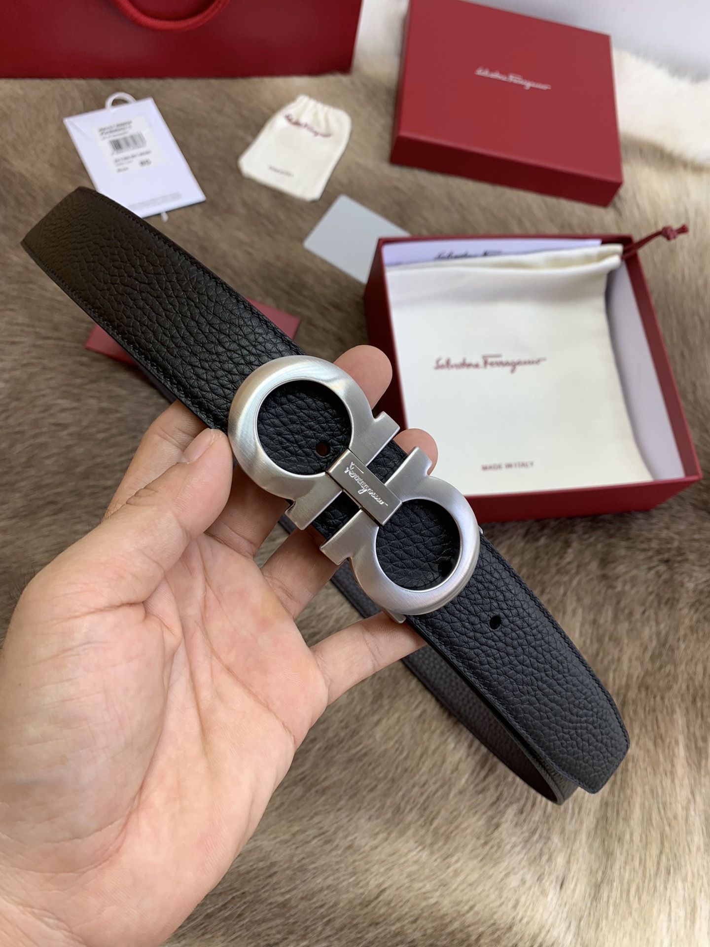 【新規倉庫入り】Salvatore Ferragamo 職人仕上げ高級ベルト「全長約 100cm」