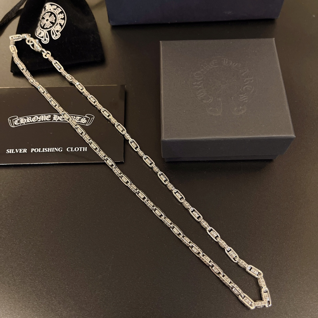 クロムハーツ「Chrome Hearts」のクラシックネックレス - 日常に上品なアクセントを添えるユニセックスモデル