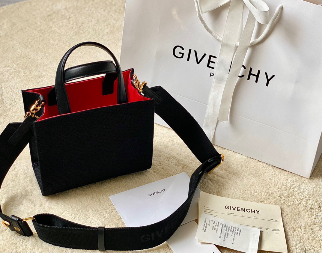 ジバンシィ「Givenchy」スモール アンティゴナ ボックスレザー バッグ