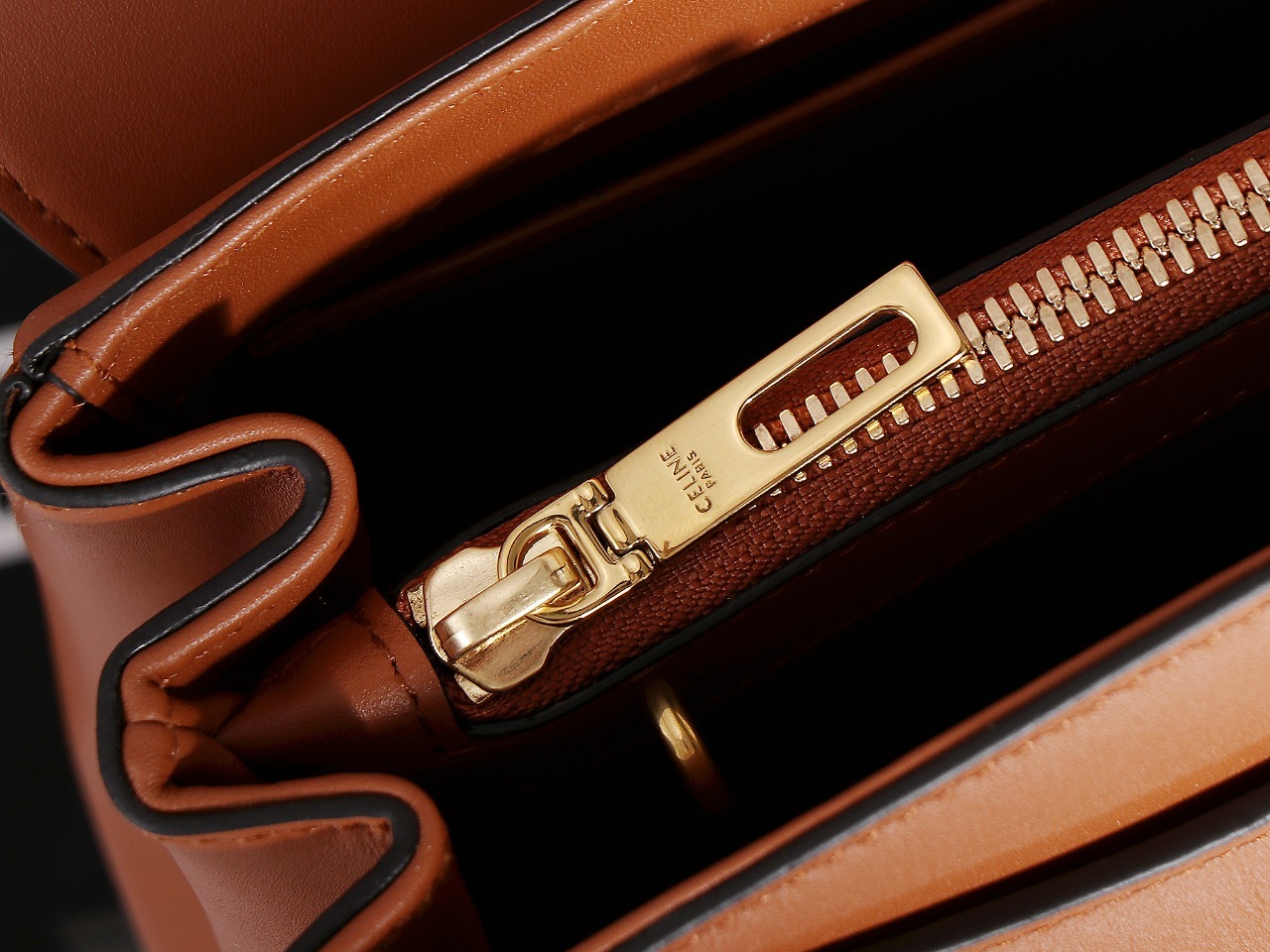 セリーヌ(Celine)スモール 16（セーズ）バッグ / ナチュラルカーフスキン