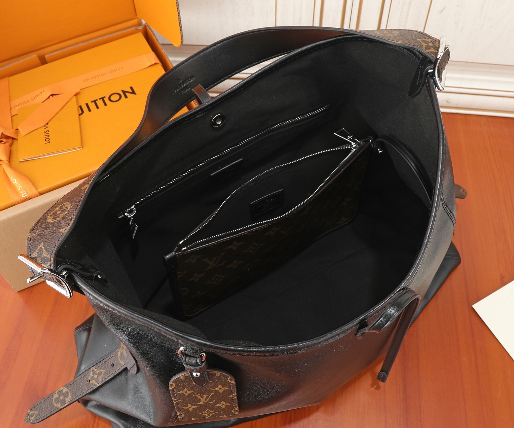 ルイ・ヴィトン キャリーオール MM バッグ「CarryAll Dark Bag」