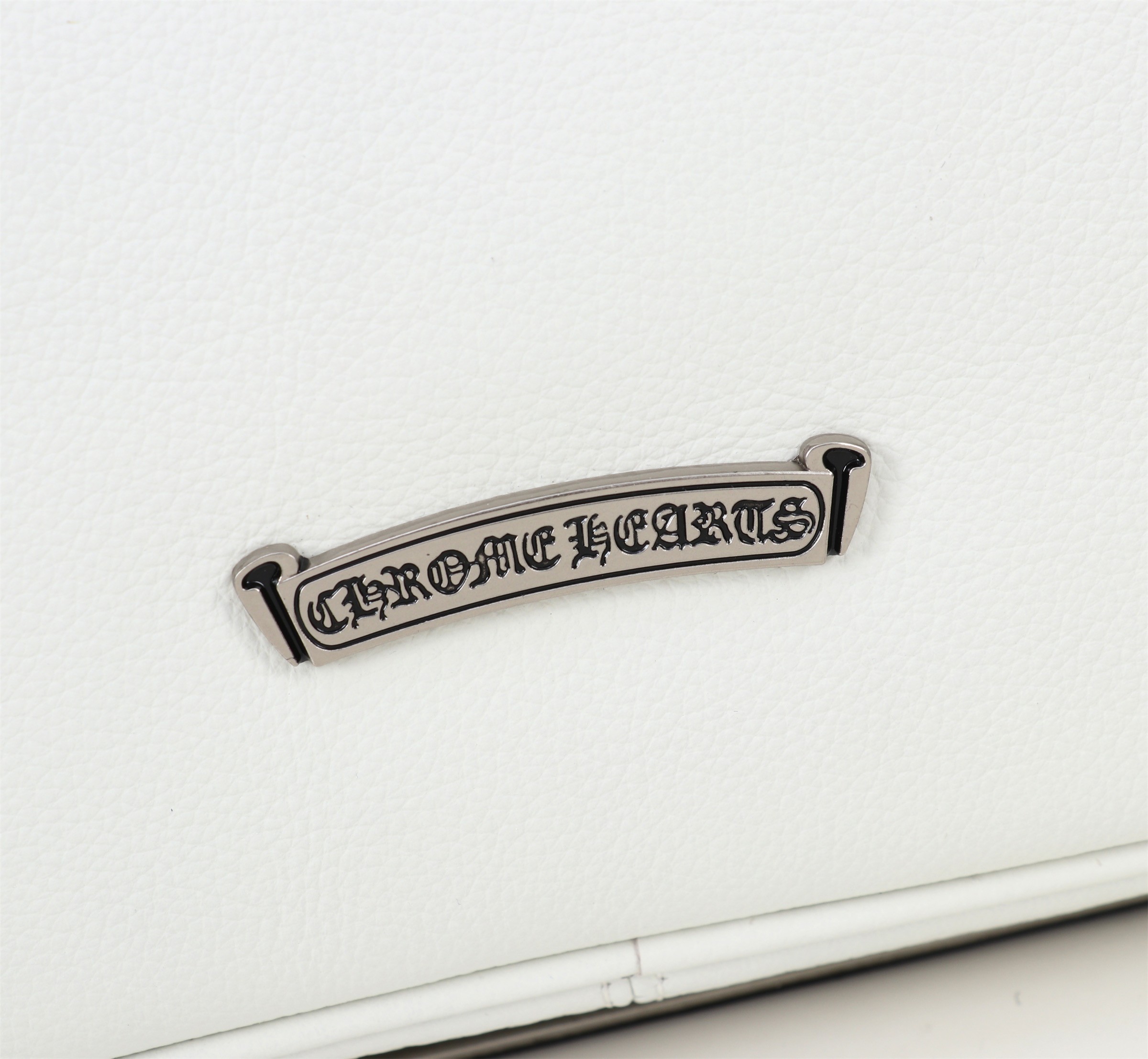 クロムハーツ「Chrome Hearts」十字架のショルダーバッグ