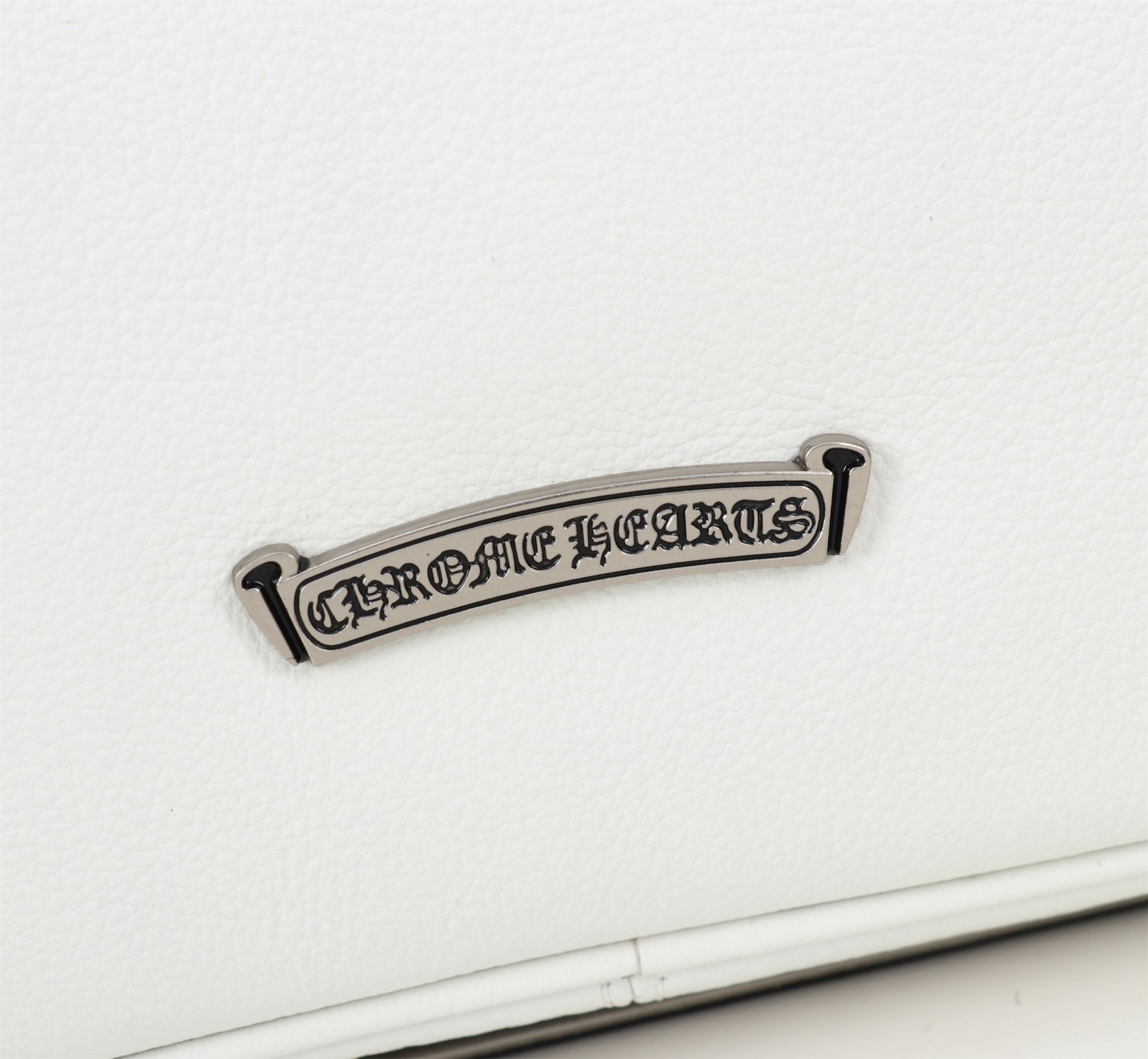 クロムハーツ「Chrome Hearts」十字架のショルダーバッグ
