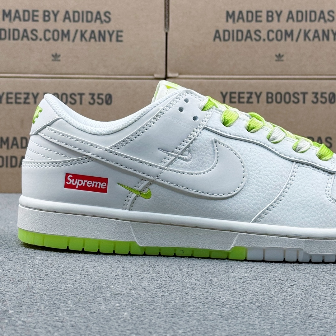 「コラボモデル」Supreme x Nike SB Dunk Low ホワイトグリーン スニーカー