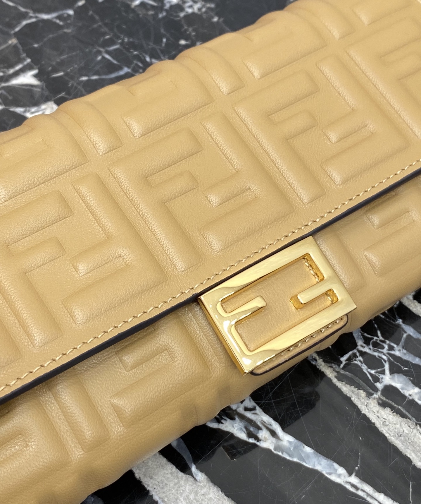 フェンディ「Fendi」バゲット 長財布 ナッパレザー ウォレット