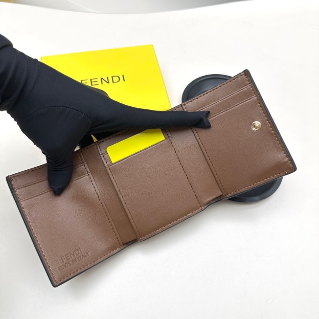 フェンディ「Fendi」FFダイヤモンド財布