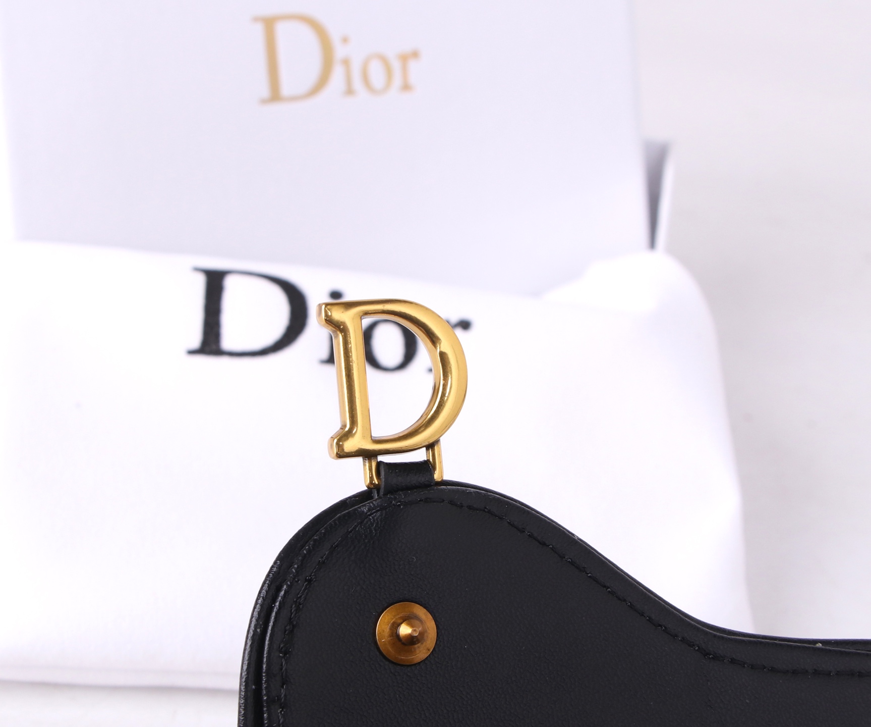 ディオール「Dior」ディオール コンパクト三つ折りウォレット 新作登場
