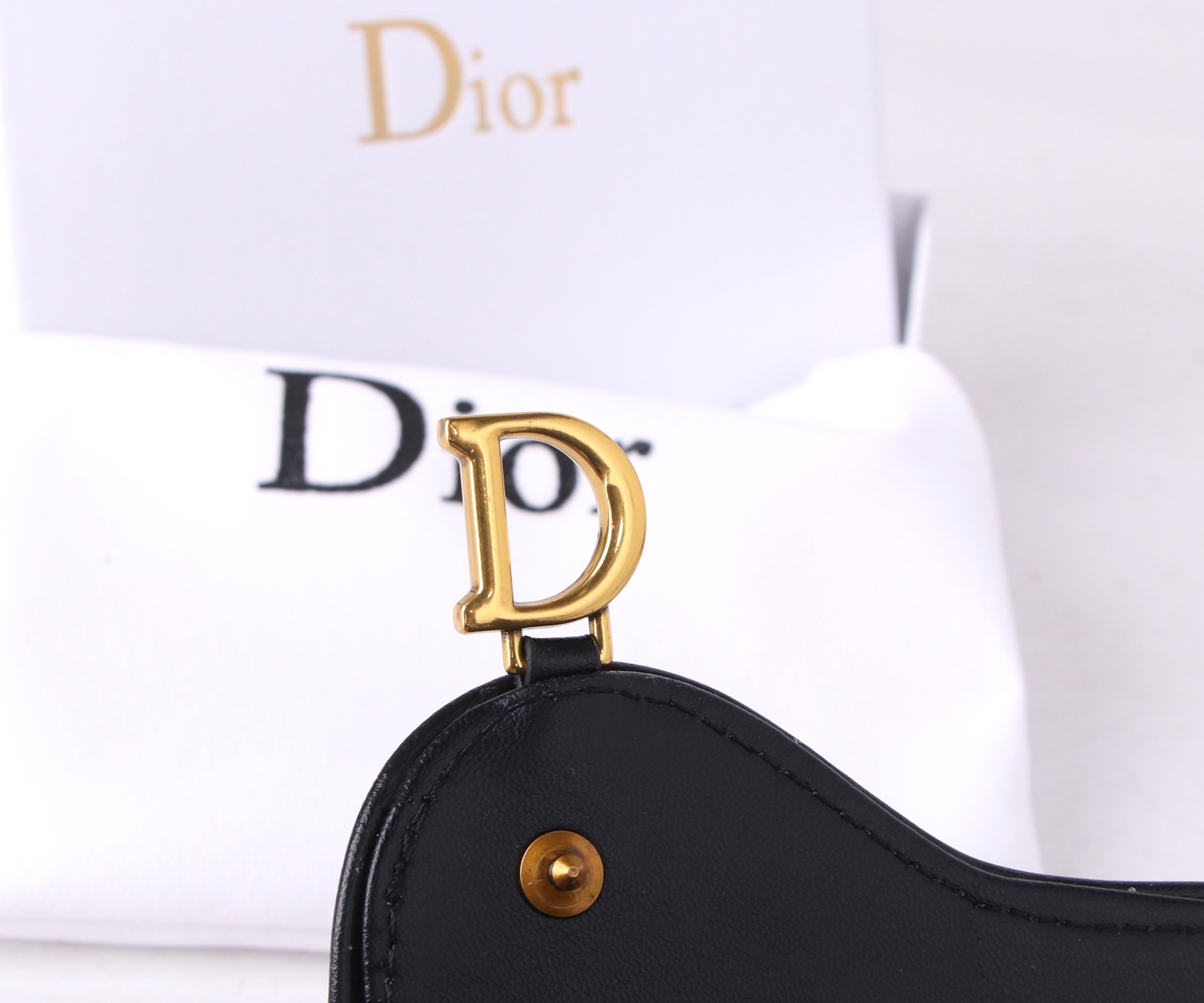 ディオール「Dior」ディオール コンパクト三つ折りウォレット 新作登場