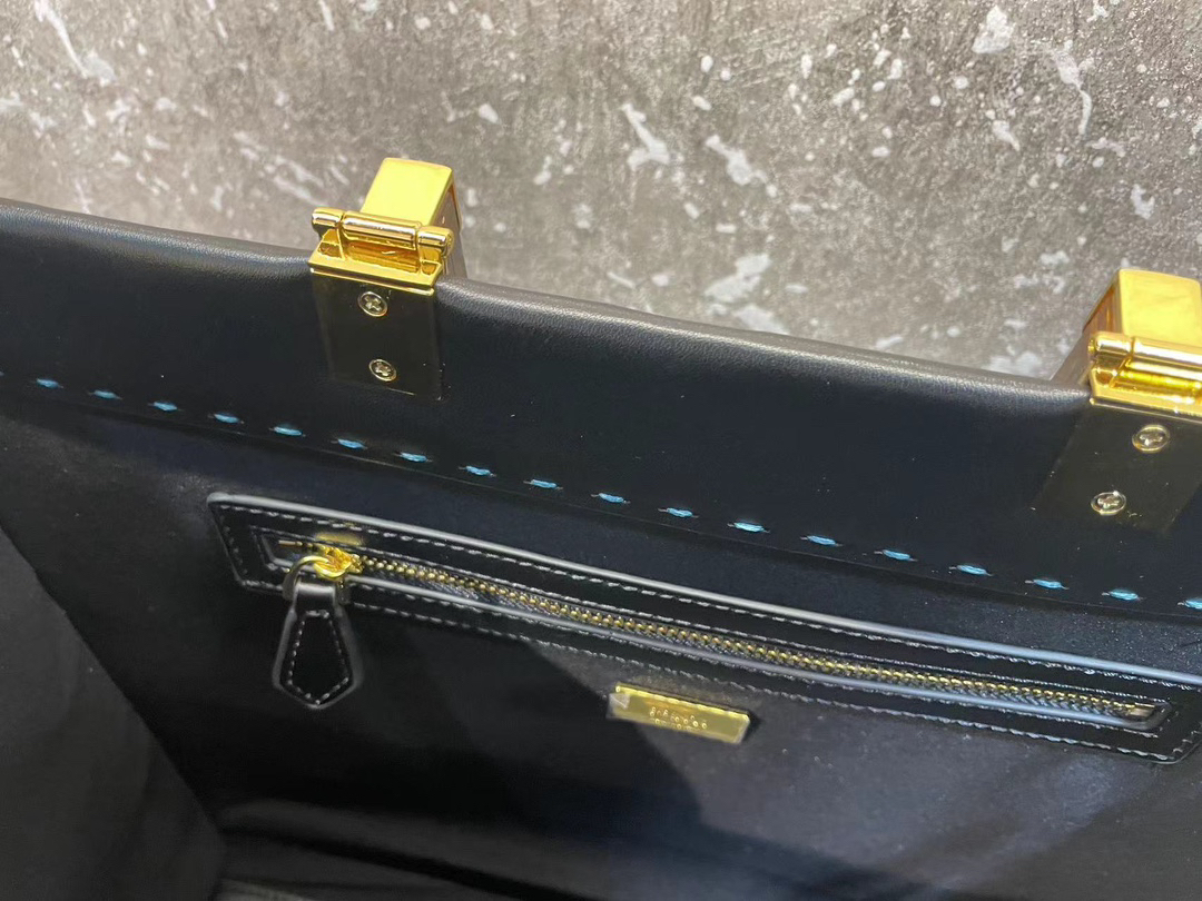 フェンディ「Fendi」Sunshine レザー ミディアム トートバッグ