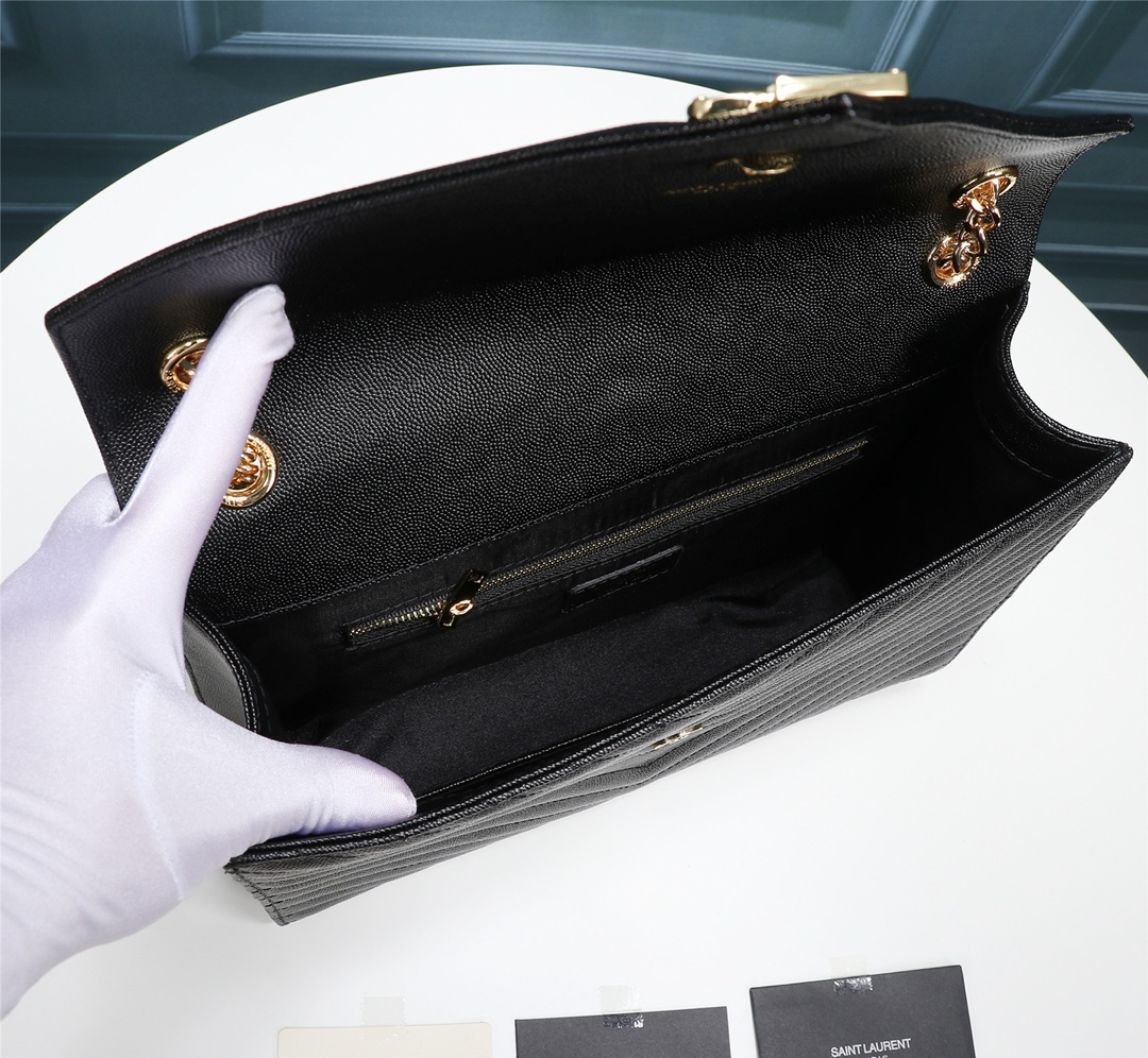 サンローラン「Saint Laurent」MONOGRAMME キルティングレザー ショルダーバッグ