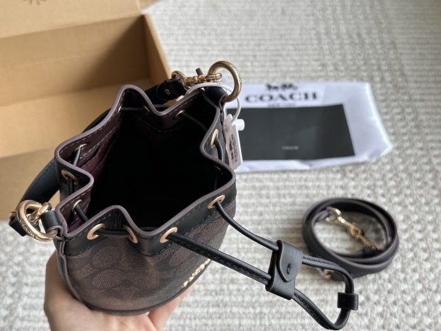 コーチ「Coach」Mini Dempsey バケットバッグ