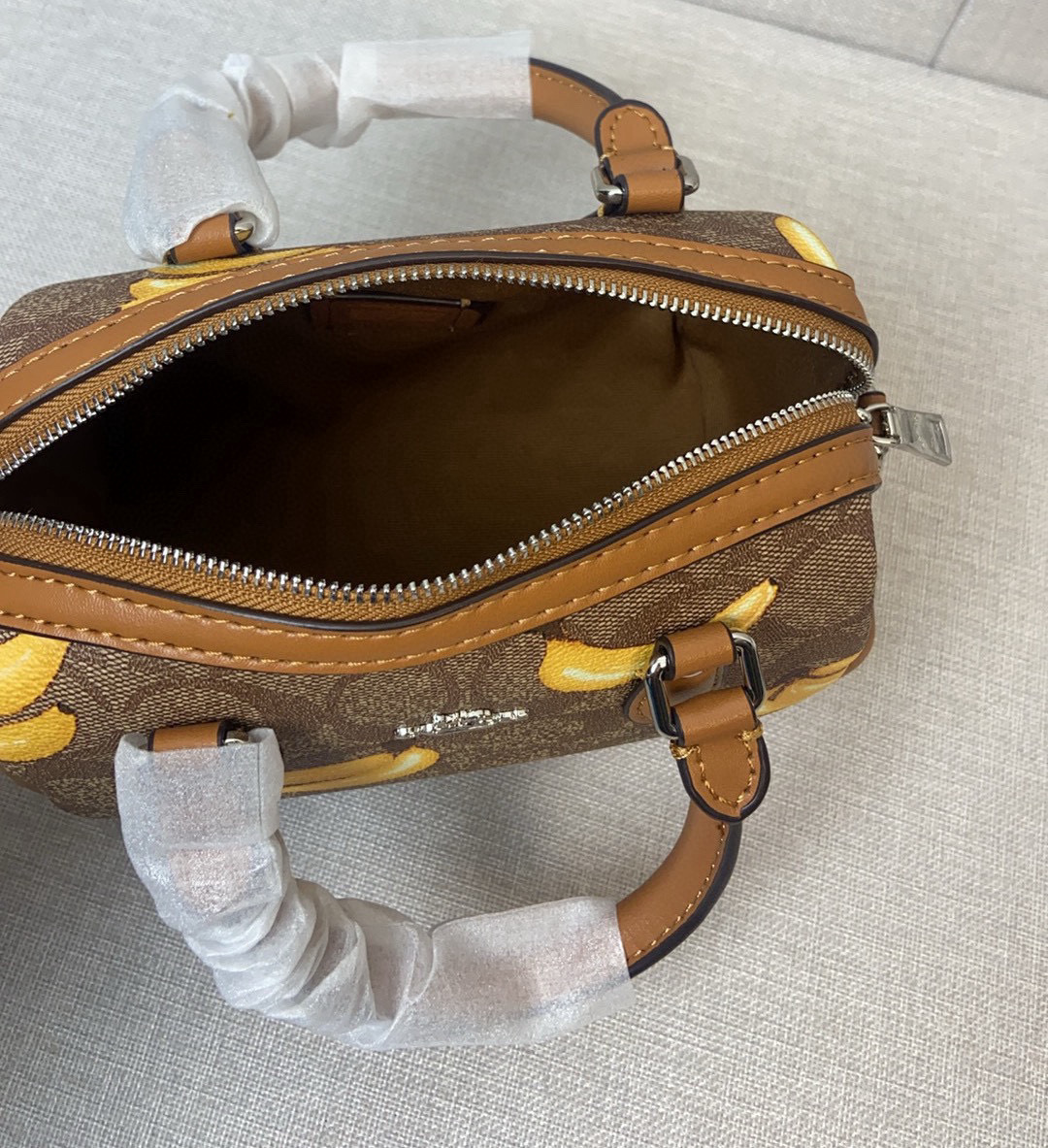 コーチ「Coach」Banana ボストン ピロー バッグ