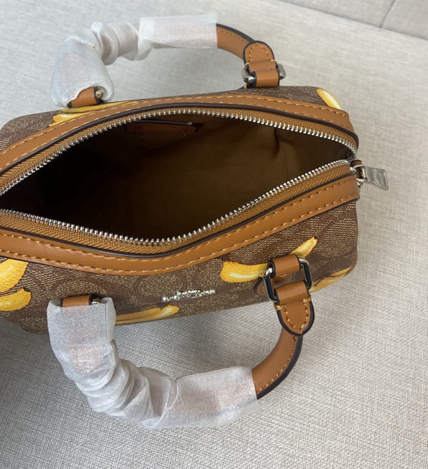 コーチ「Coach」Banana ボストン ピロー バッグ