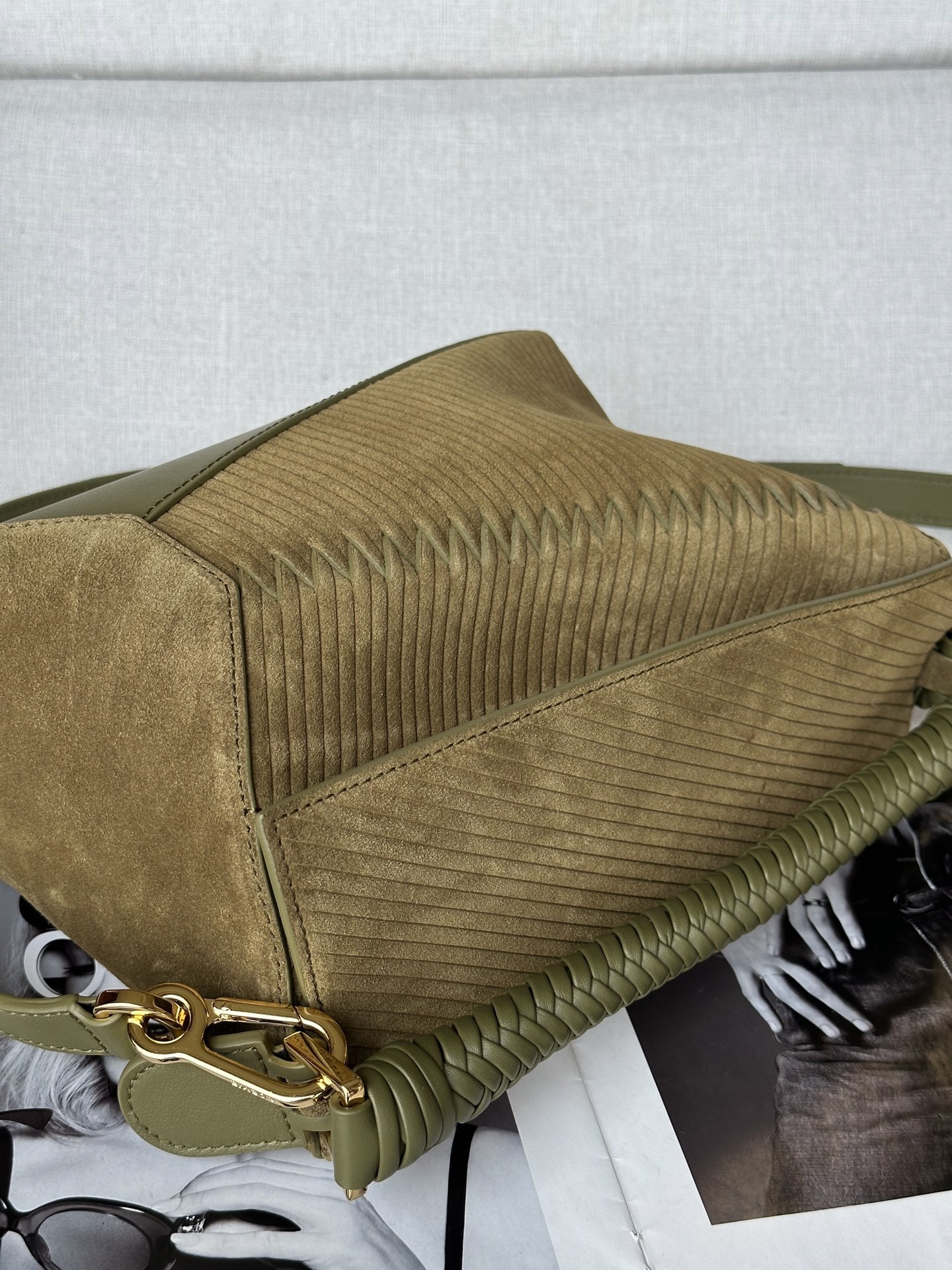 ロエベ「Loewe」秋冬 オリーブグリーン トランペット牛革 Puzzle ハンドバッグ