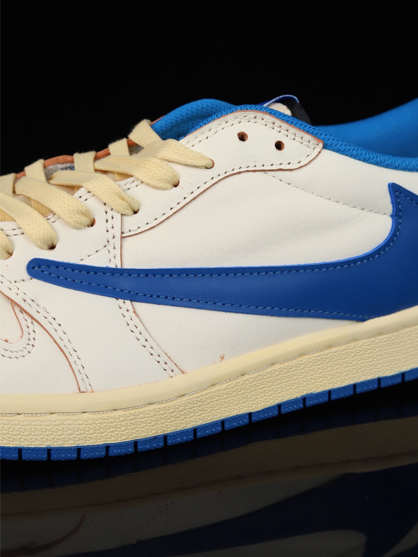 【日本未発売モデル】Nike Air Jordan 1 Low x Travis Scott スニーカー