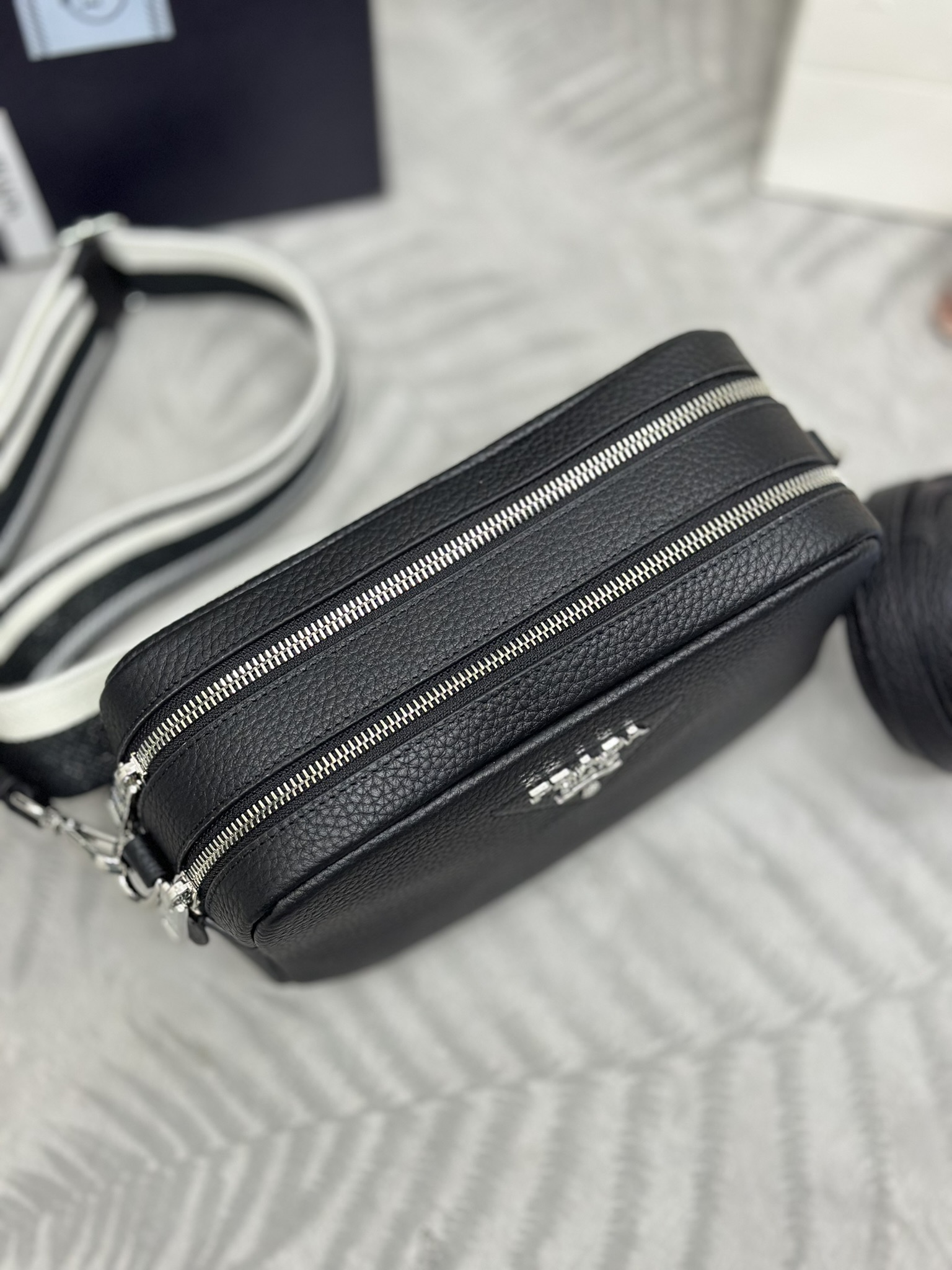 プラダ「Prada」ディアスキン デュアルストラップバッグ