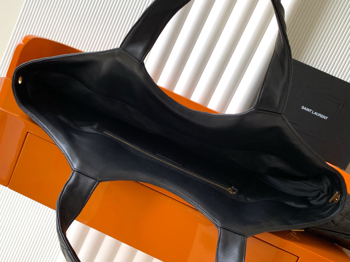 サンローラン「Saint Laurent」ICARE MAXI SHOPPING BAG マキシ