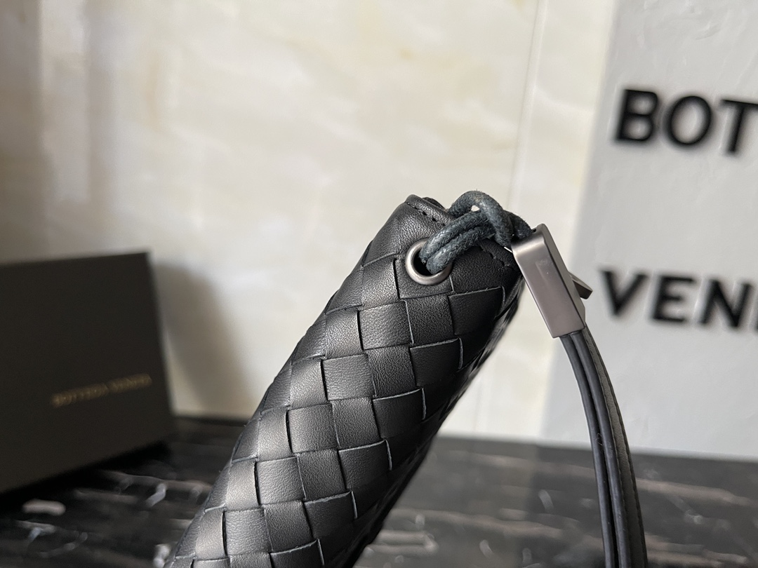 ボッテガ・ヴェネタ「Bottega Veneta」イントレチャート ザッパー ウォレット