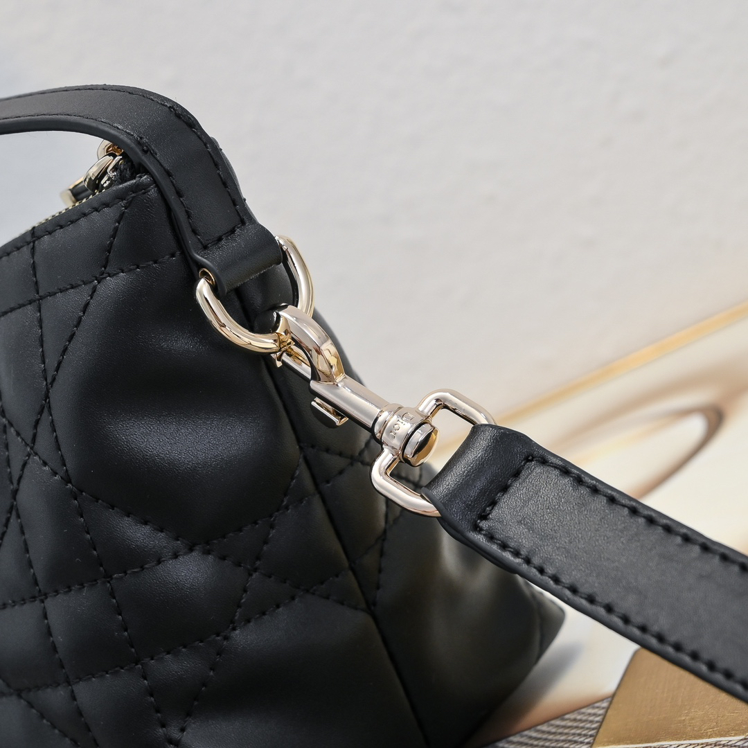 ディオール「Dior」Travel Nomad ハンドバッグ