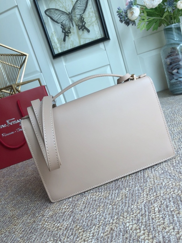 フェラガモ「Ferragamo」ガンチーニトップハンドルバッグ