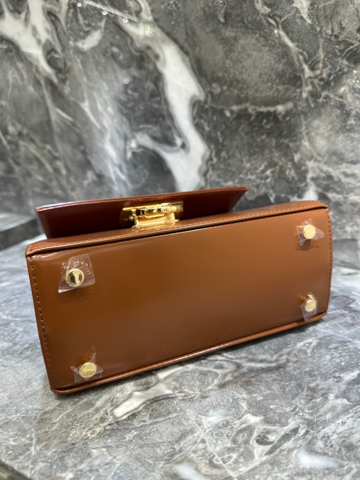 フェラガモ「Ferragamo」ミュージアムコレクション レトロトップハンドルバッグ