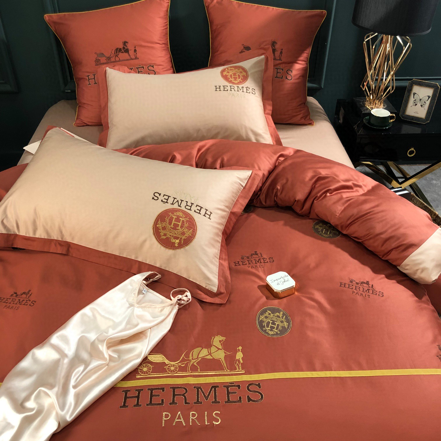 エルメス「Hermès」プレミアムコットン ゴールド＆シルバー刺繍 4点セット