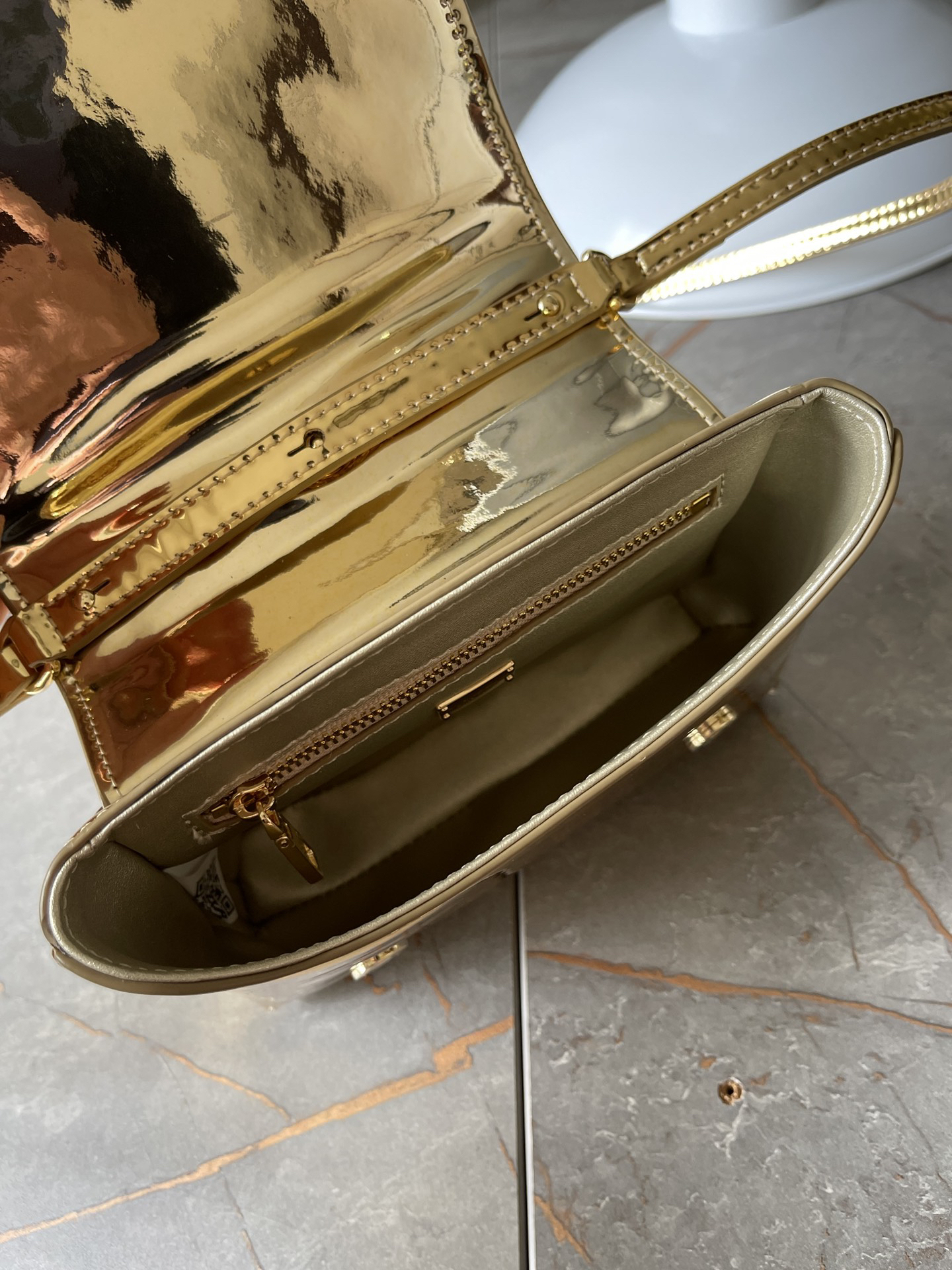 ドルチェ・アンド・ガッバーナ「D&G」レザー ショルダーバッグ