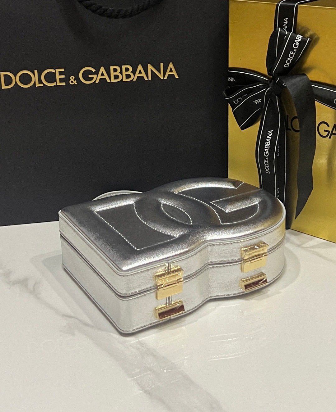 ドルチェ・アンド・ガッバーナ「D&G」 シルバーレザー ボックストップハンドルバッグ