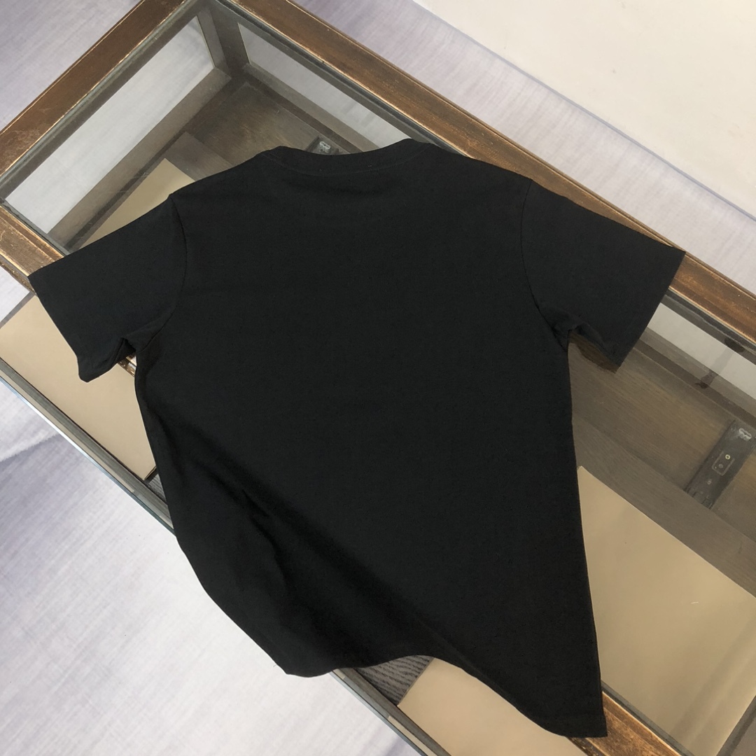 グッチ「Gucci」2025サマーコレクション ロゴプリント クルーネックTシャツ