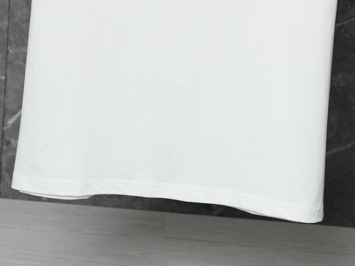 グッチ「Gucci」定番胸元刺繍半袖Tシャツ