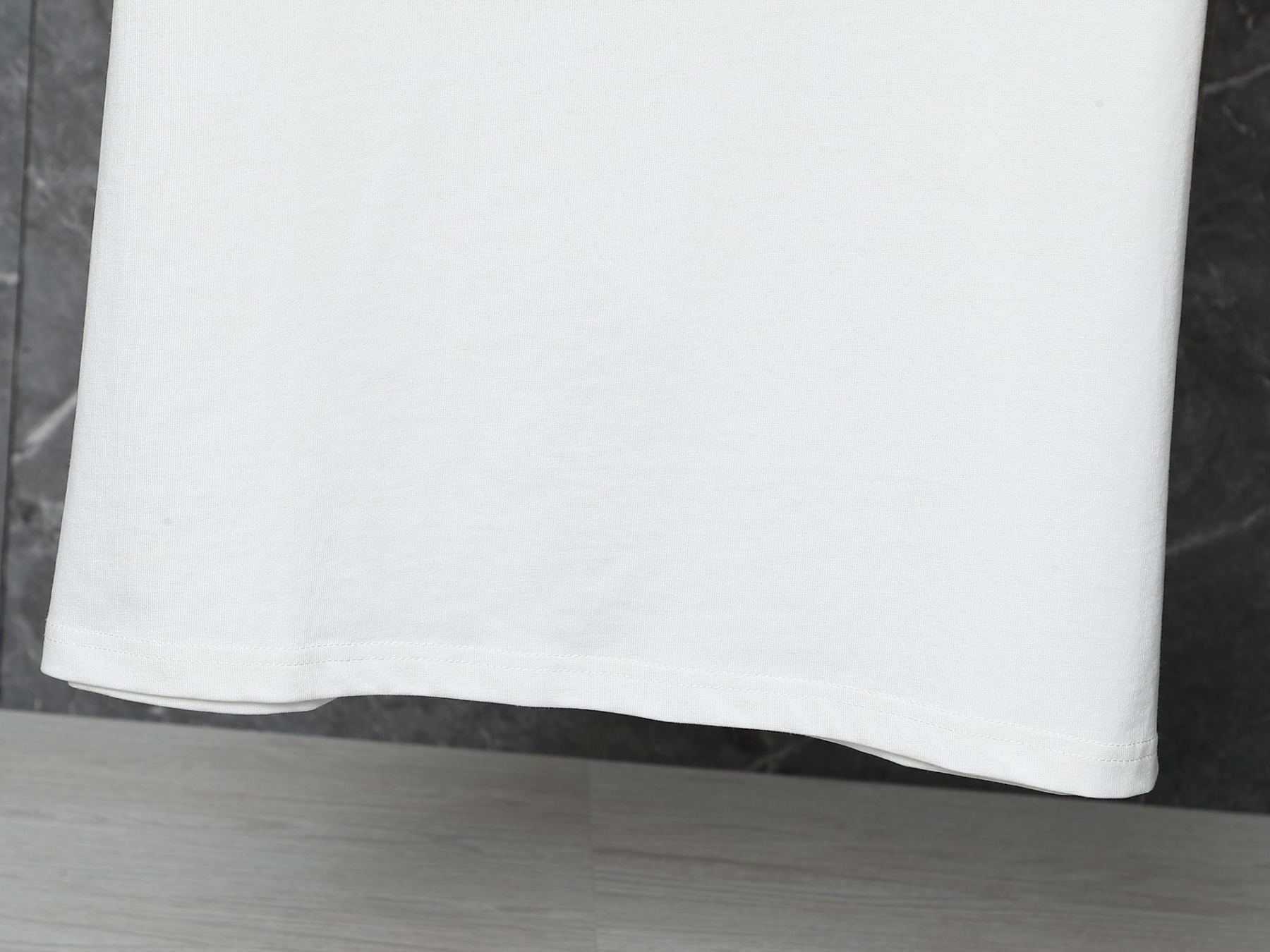 グッチ「Gucci」定番胸元刺繍半袖Tシャツ