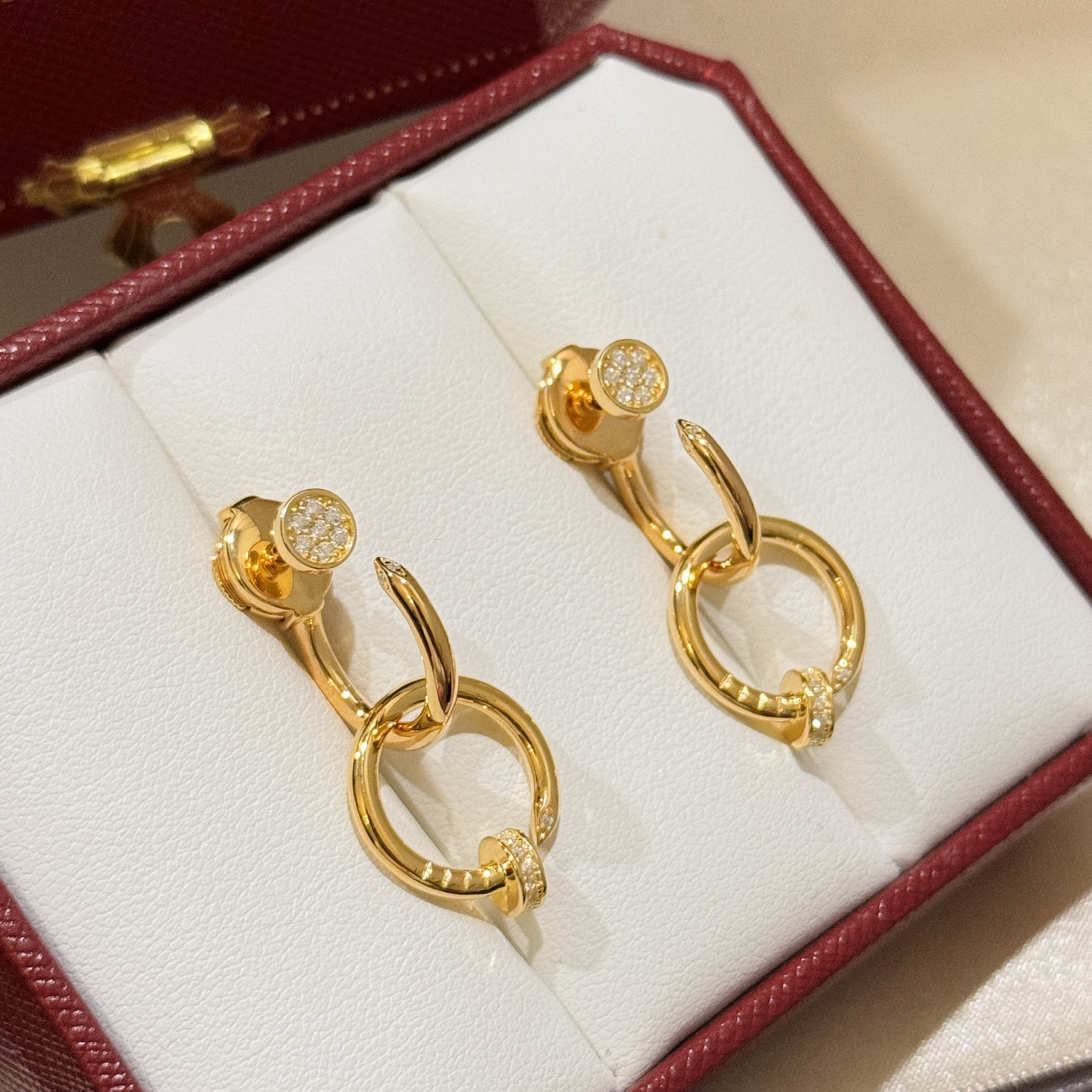 カルティエ「Cartier」ジュストゥ アン クルー ダイヤモンド イヤリング