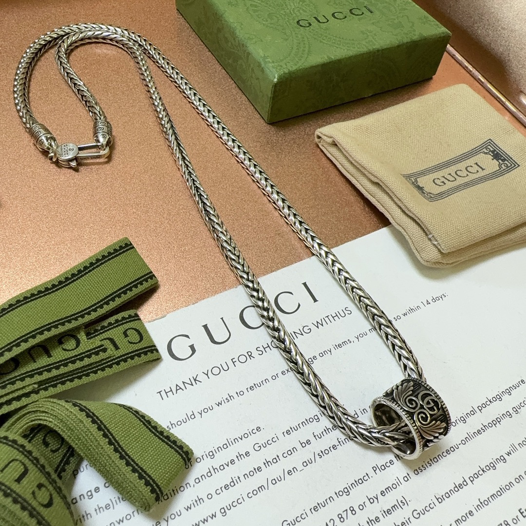 グッチ「Gucci」Anger Forest 双Gチェーン